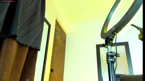 Kimberly Banks online show from 05/11/26, 04:04