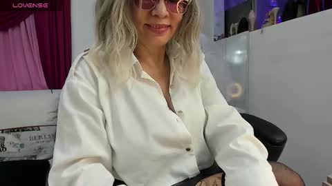 Snapshot of kimberlybirdhot chatting on 11/07/25, 01:11 Kimberly online show from 11/07/25, 01:11