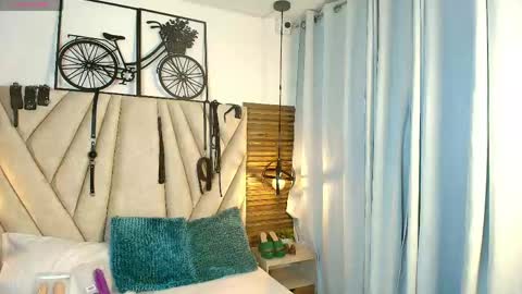 kimberlyfox_t online show from 05/06/26, 12:43