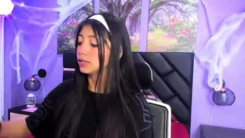 Kimberly Villalobos online show from 10/15/25, 12:27