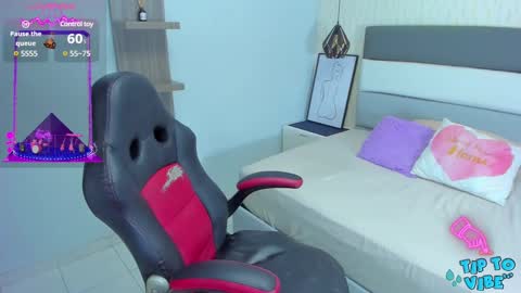 Snapshot of kimdavies chatting on 01/30/25, 07:37 KAREN online show from 01/30/25, 07:37