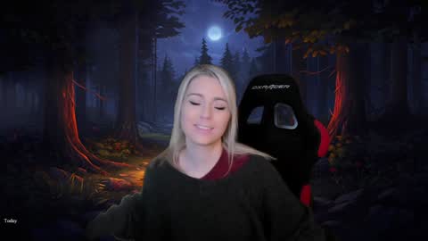 Snapshot of kimilee22 chatting on 12/04/24, 08:18 Wolfs Girl online show from 12/04/24, 08:18