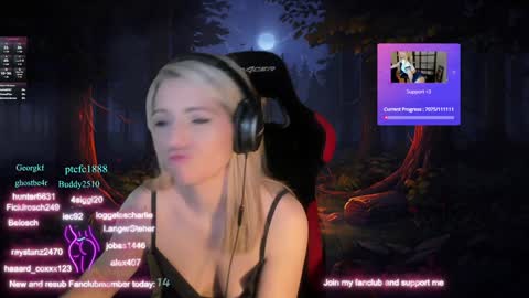 Snapshot of kimilee22 chatting on 12/09/24, 10:09 Wolfs Girl online show from 12/09/24, 10:09