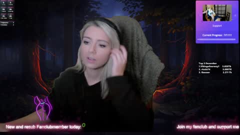 Snapshot of kimilee22 chatting on 12/15/24, 10:15 Wolfs Girl online show from 12/15/24, 10:15