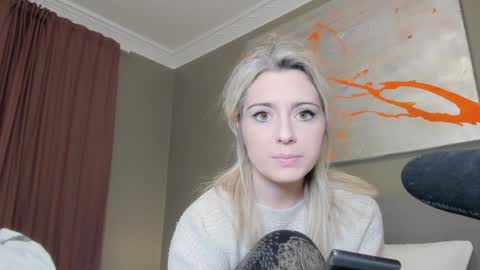 Snapshot of kimilee22 chatting on 12/29/24, 08:58 Wolfs Girl online show from 12/29/24, 08:58