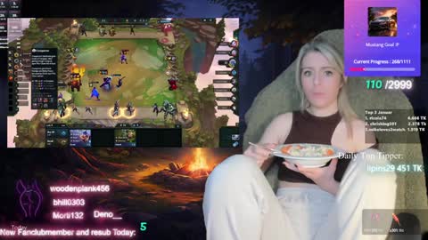 Snapshot of kimilee22 chatting on 01/12/25, 02:56 Wolfs Girl online show from 01/12/25, 02:56