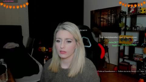 Snapshot of kimilee22 chatting on 11/22/25, 07:24 Wolfs Girl online show from 11/22/25, 07:24