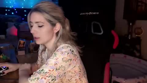 Wolfs Girl online show from 07/19/26, 08:45