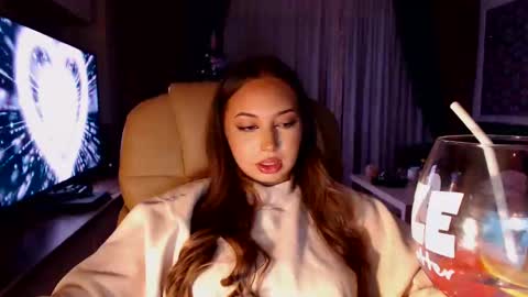 Kim Lee  online show from 12/24/24, 08:49