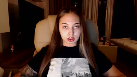 Kim Lee  online show from 01/03/25, 06:14