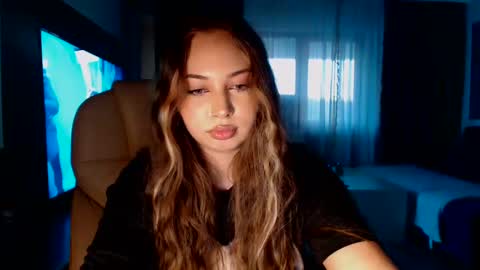 Kim Lee  online show from 01/12/25, 02:41