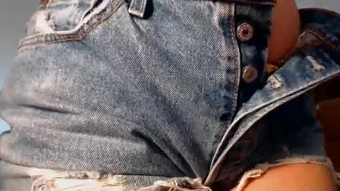 Kim Lee  online show from 03/07/25, 02:23