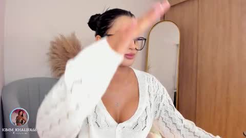 Snapshot of kimm_khalifa chatting on 10/31/25, 01:39 Kim online show from 10/31/25, 01:39