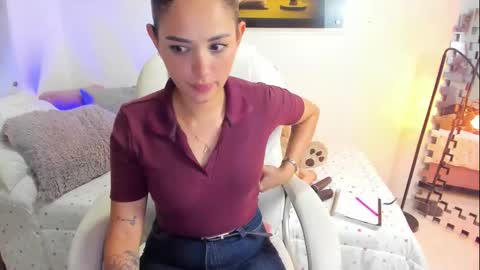 kimmberly_saenz_ online show from 09/23/25, 11:19