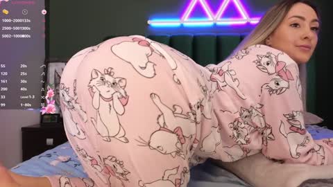 Snapshot of kimmie_ chatting on 01/30/25, 07:04 Kimmie online show from 01/30/25, 07:04