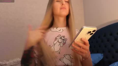 Snapshot of kimmie_ chatting on 02/21/25, 07:10 Kimmie online show from 02/21/25, 07:10