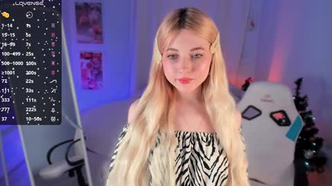 Snapshot of kimmie_shine chatting on 12/18/24, 01:45 Your Kimmie follow me online show from 12/18/24, 01:45