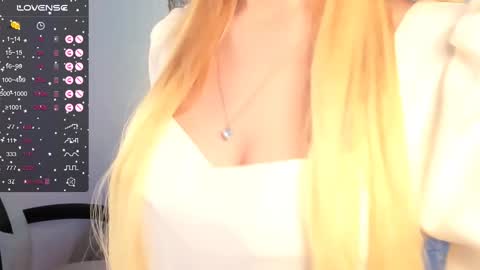 Snapshot of kimmie_shine chatting on 12/24/24, 05:02 Your Kimmie follow me online show from 12/24/24, 05:02