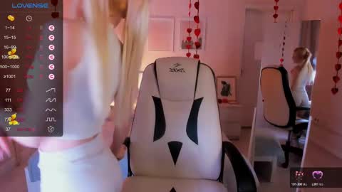 Snapshot of kimmie_shine chatting on 02/11/25, 02:13 Your Kimmie follow me online show from 02/11/25, 02:13