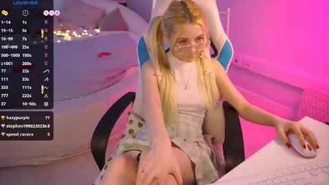 Snapshot of kimmie_shine chatting on 02/20/25, 06:35 Your Kimmie follow me online show from 02/20/25, 06:35