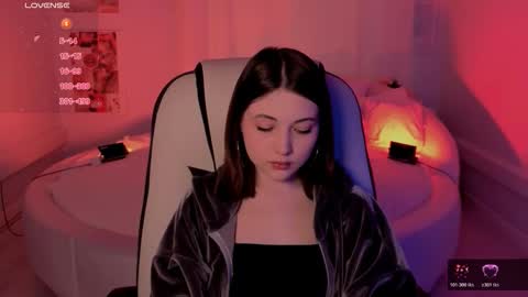 Snapshot of kimmie_shine chatting on 10/18/25, 07:42 Your Kimmie follow me online show from 10/18/25, 07:42