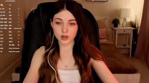 Snapshot of kimmie_shine chatting on 06/23/26, 09:18 Your Kimmie follow me online show from 06/23/26, 09:18