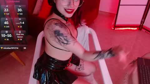 Snapshot of kimmy_red chatting on 10/16/25, 12:39 KIMMY online show from 10/16/25, 12:39