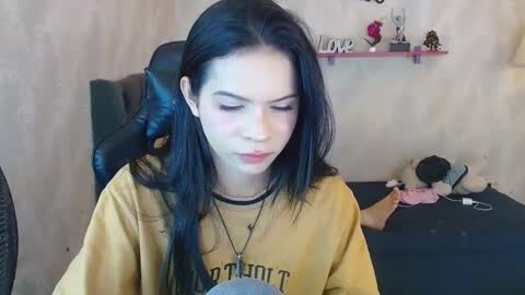 Snapshot of kimsy_ chatting on 10/10/25, 05:28 kimsy_ online show from 10/10/25, 05:28