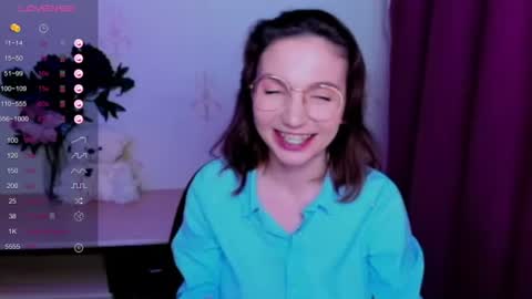 Snapshot of kindhazelhere_ chatting on 06/15/26, 05:15 Hazel online show from 06/15/26, 05:15