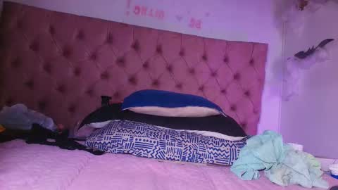 Bella online show from 10/12/25, 03:05