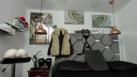 HOT MEN BLACK online show from 01/28/25, 08:04