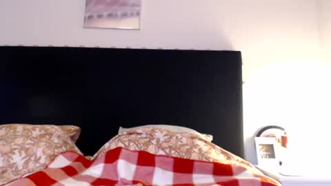 Snapshot of kingandprincess chatting on 06/21/26, 09:06 sexysexyhotwetpinkredpussy online show from 06/21/26, 09:06