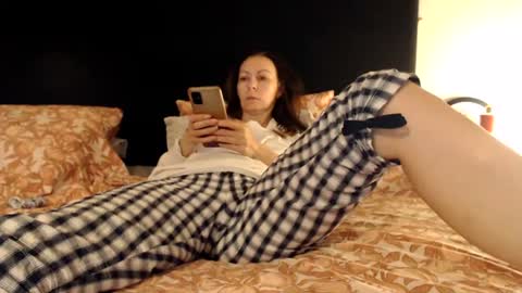 Snapshot of kingandprincess chatting on 07/10/26, 09:39 sexysexyhotwetpinkredpussy online show from 07/10/26, 09:39