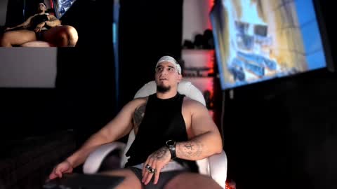 Snapshot of kingbear777 chatting on 12/05/24, 08:33 King Bear online show from 12/05/24, 08:33