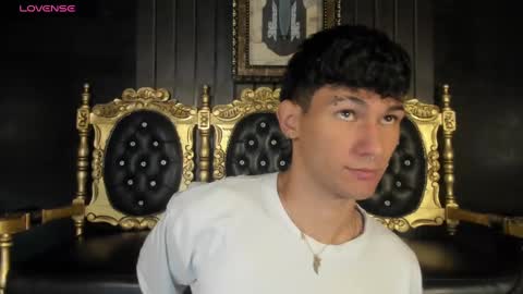 Snapshot of kingparker1 chatting on 01/06/25, 04:58 A L E X online show from 01/06/25, 04:58