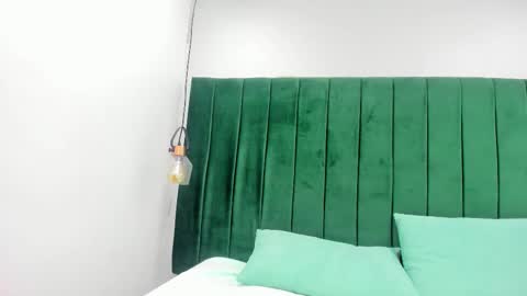 Snapshot of kinky_dakota chatting on 12/19/25, 01:18 dakota online show from 12/19/25, 01:18