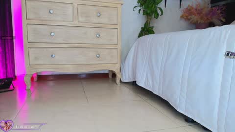 Snapshot of kinky_karo chatting on 01/17/25, 11:27 online show from 01/17/25, 11:27