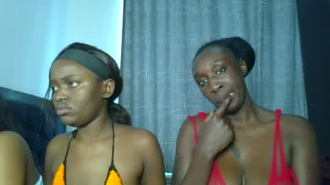 Snapshot of kinky_leila chatting on 06/17/26, 11:23 kinky_leila online show from 06/17/26, 11:23
