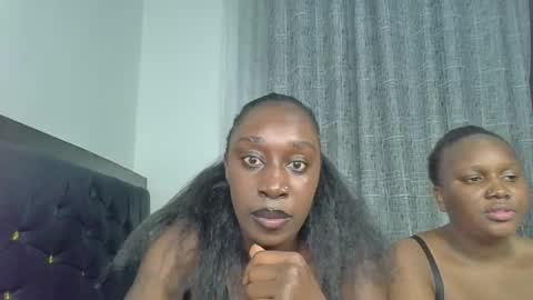 Snapshot of kinky_leila chatting on 07/18/26, 10:46 kinky_leila online show from 07/18/26, 10:46
