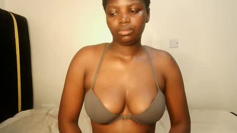 Lola online show from 10/11/25, 02:11