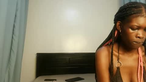 Lola online show from 12/04/25, 11:46