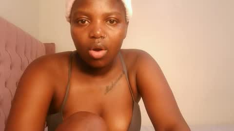 Lola online show from 02/27/26, 06:35