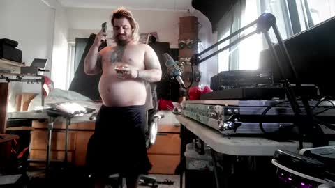 Snapshot of kinkybiguy14 chatting on 09/17/25, 01:02 Kinky Cassie online show from 09/17/25, 01:02