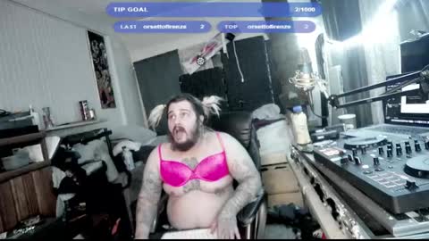 Snapshot of kinkybiguy14 chatting on 10/07/25, 05:15 Kinky Cassie online show from 10/07/25, 05:15