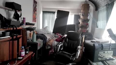 Snapshot of kinkybiguy14 chatting on 10/12/25, 03:11 Kinky Cassie online show from 10/12/25, 03:11