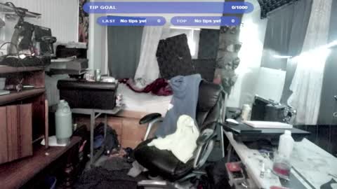 Snapshot of kinkybiguy14 chatting on 11/04/25, 06:45 Kinky Cassie online show from 11/04/25, 06:45