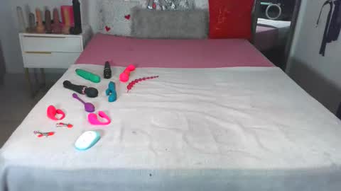 KinyBunz online show from 11/19/25, 02:00