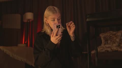 kinkylina_ online show from 12/12/24, 12:01