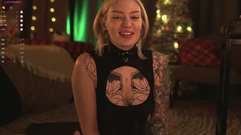 kinkylina_ online show from 12/30/24, 10:43