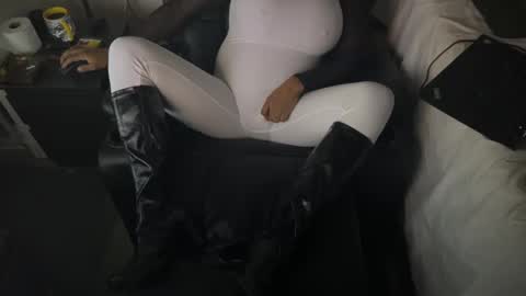 kinkypantyhoseman online show from 02/24/25, 10:58